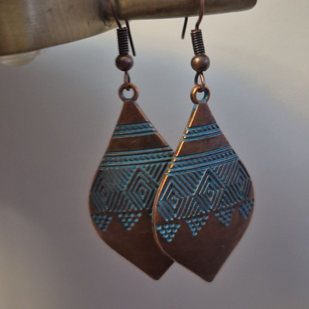♡♡♡ Drop Ornament Earrings Rustic Copper Tone Teal Accent Western Jewelry - Picture 5 of 6